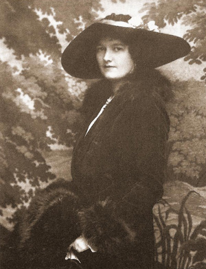Helen-Newson.jpg Helen-Newson.jpg