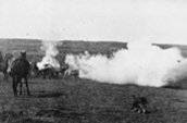 Affrontement à Batoche, le 9 mai 1885. / Photo: James Peters, Bibliothèque et Archives Canada C-003463.