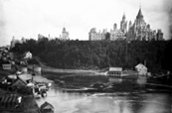 Vers 1880: la colline parlementaire et vue sur les écluses / Photo: William James Topley, Bibliothèque et Archives PA-012385.